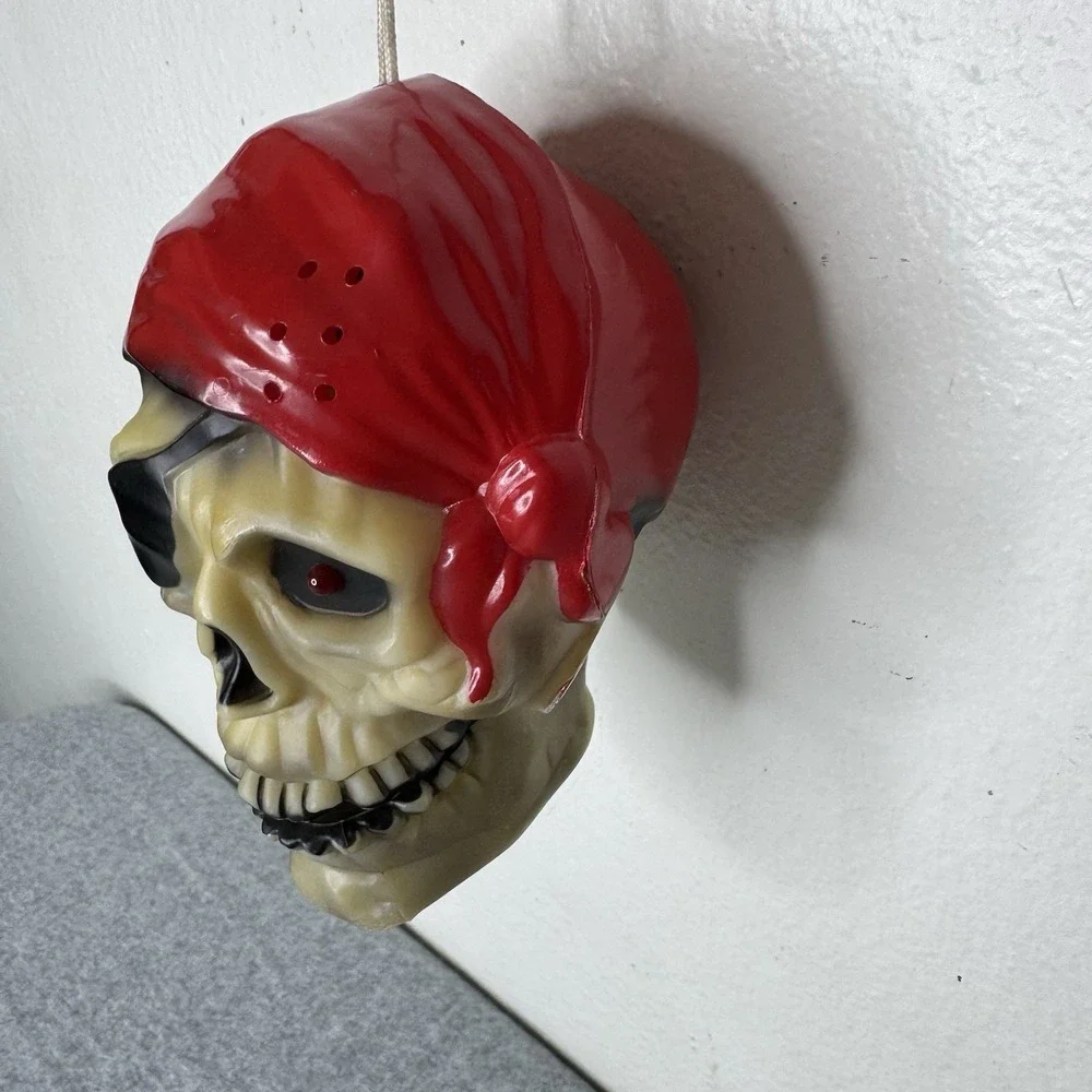Trendmasters Halloween Strobie Skull Pirate Sound Light Chattering Jaw Works Vtg